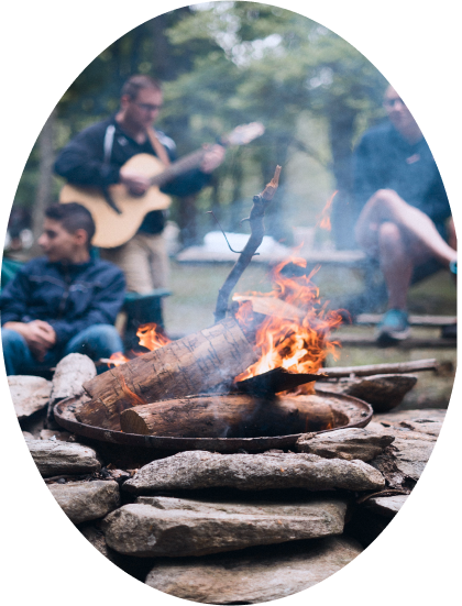 amigos na fogueira